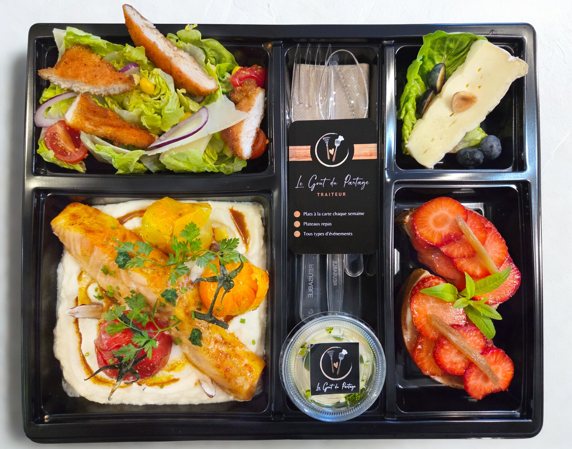  Plateau repas saumon et fraise rhubarbe